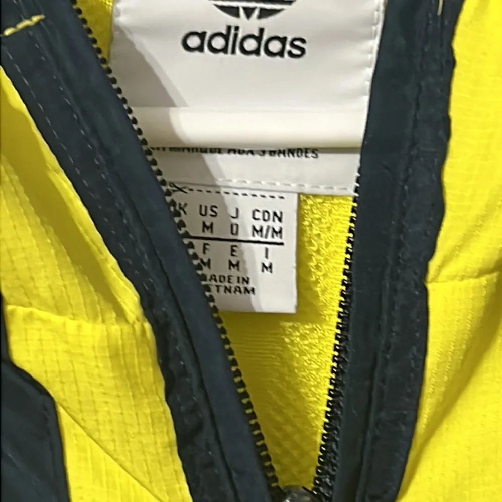 Adidas men’s medium yellow and navy hooded windbreaker